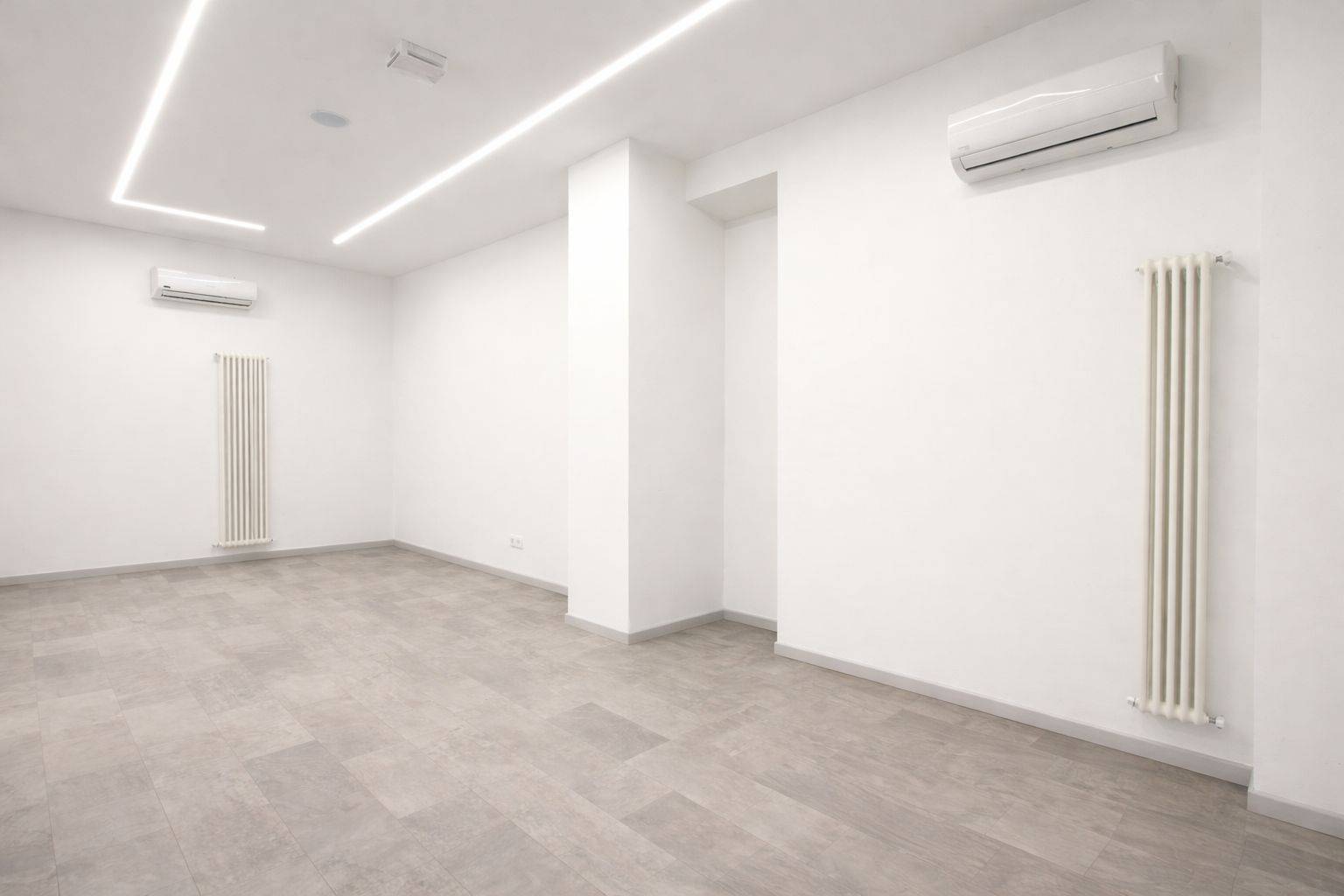 Locale commerciale in affitto a Varese, Centro