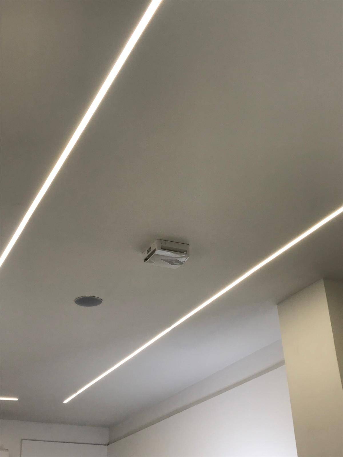 Locale commerciale in affitto a Varese, Centro