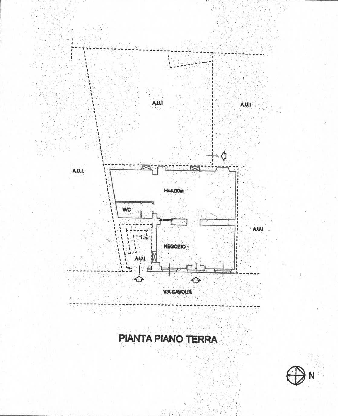 Locale commerciale in affitto a Varese, Centro