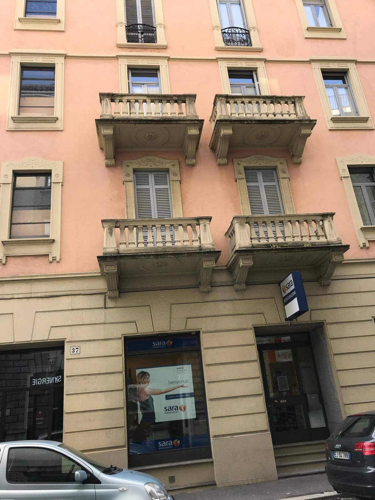 Locale commerciale in affitto a Varese, Centro