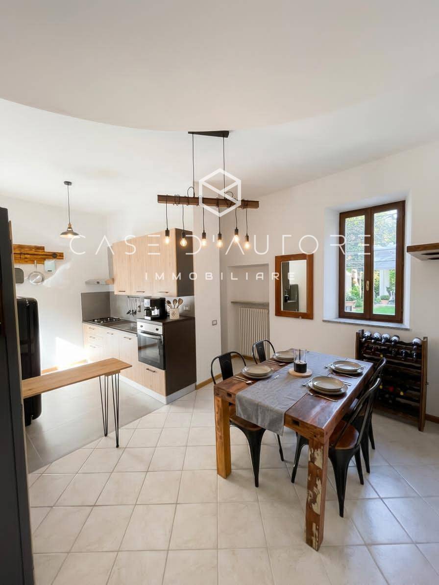 Porzione di Casa Singola in vendita a Cocquio-Trevisago, Cerro