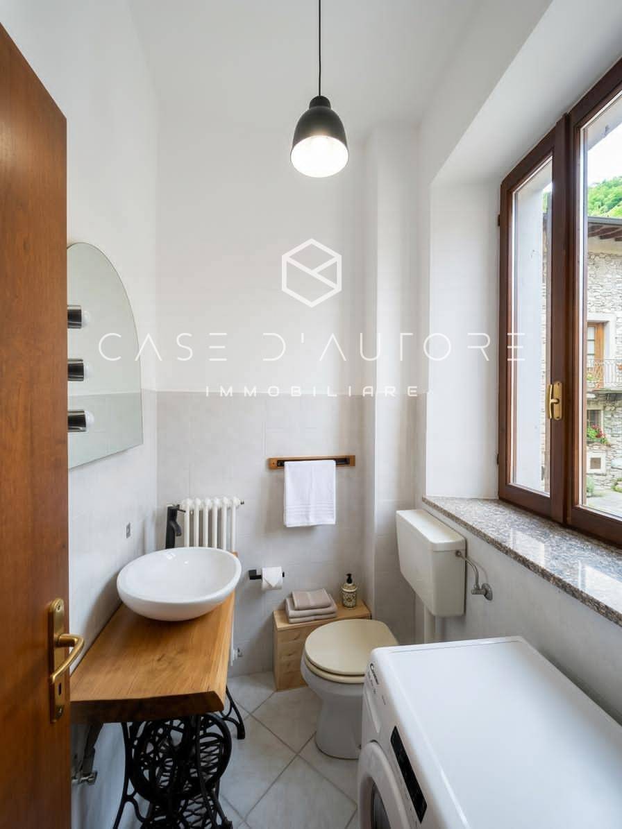 Porzione di Casa Singola in vendita a Cocquio-Trevisago, Cerro