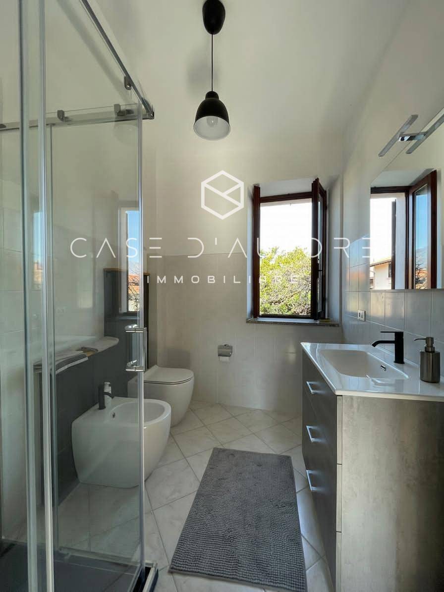 Porzione di Casa Singola in vendita a Cocquio-Trevisago, Cerro