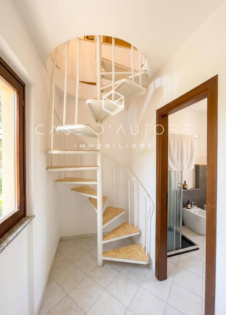 Porzione di Casa Singola in vendita a Cocquio-Trevisago, Cerro
