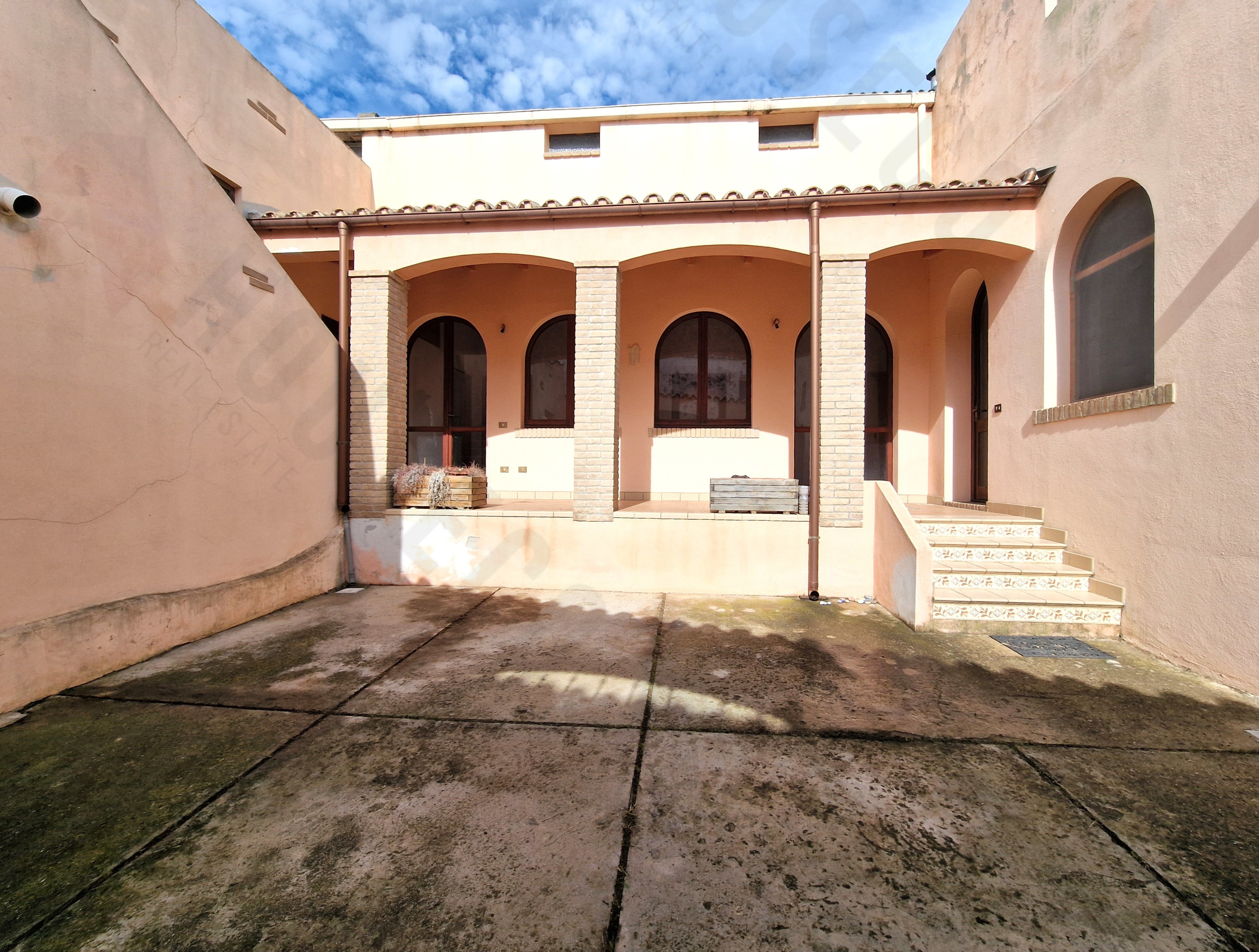 Casa indipendente da ristrutturare in via eleonora d'arborea, Sinnai