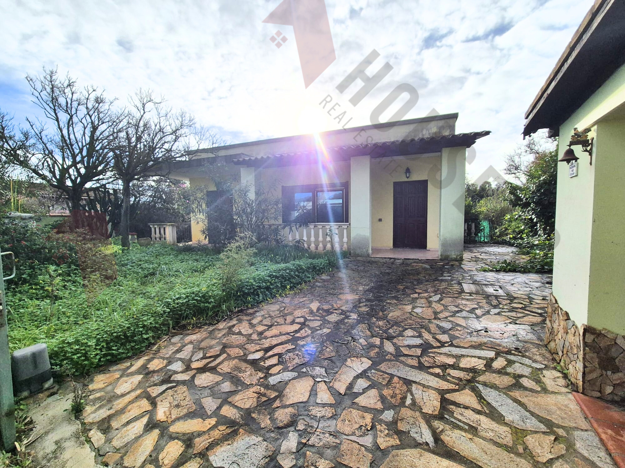 Villa con giardino in via del pesco fiorito, Quartu Sant'Elena
