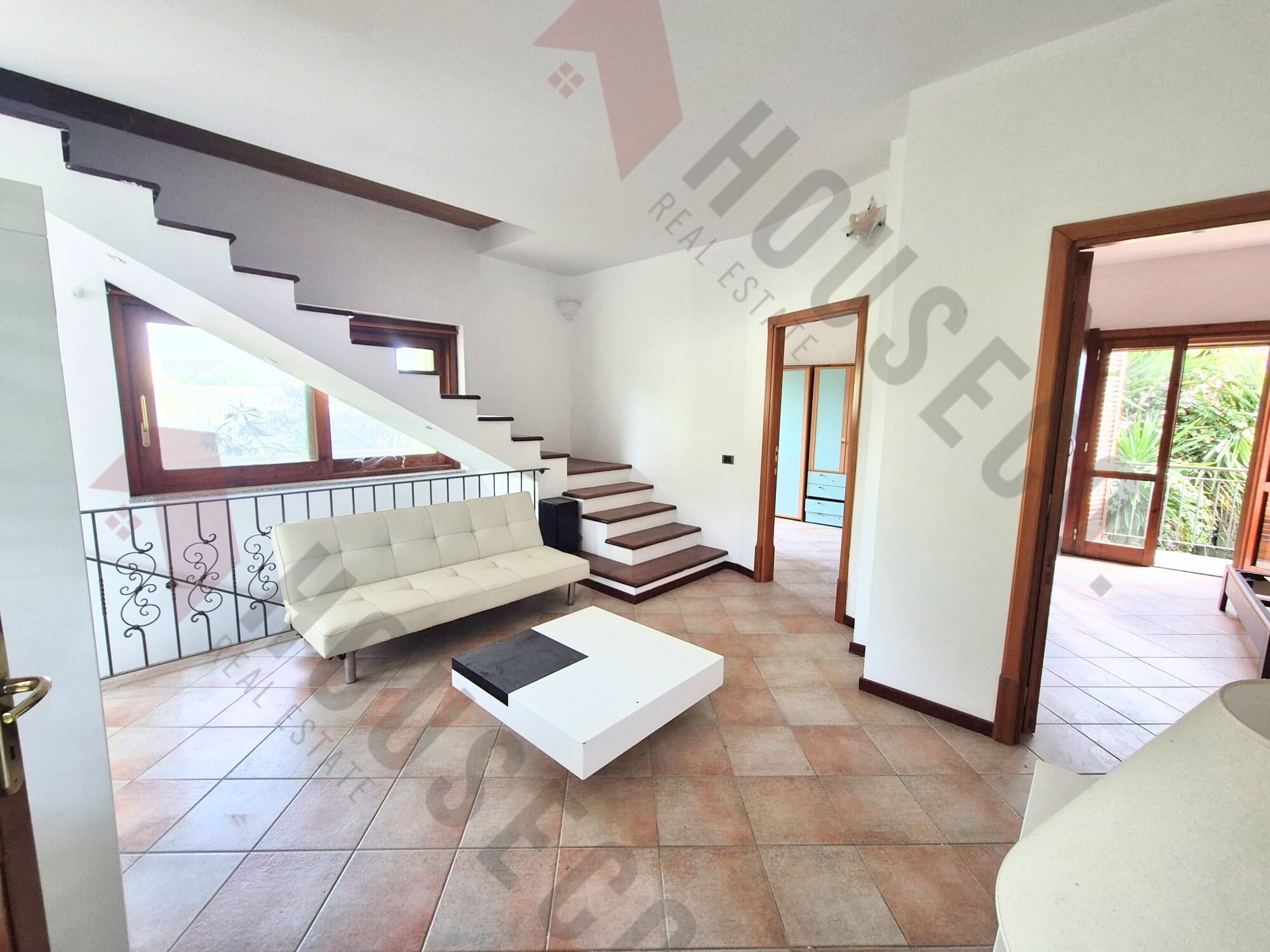 Villa con giardino in via del pesco fiorito, Quartu Sant'Elena