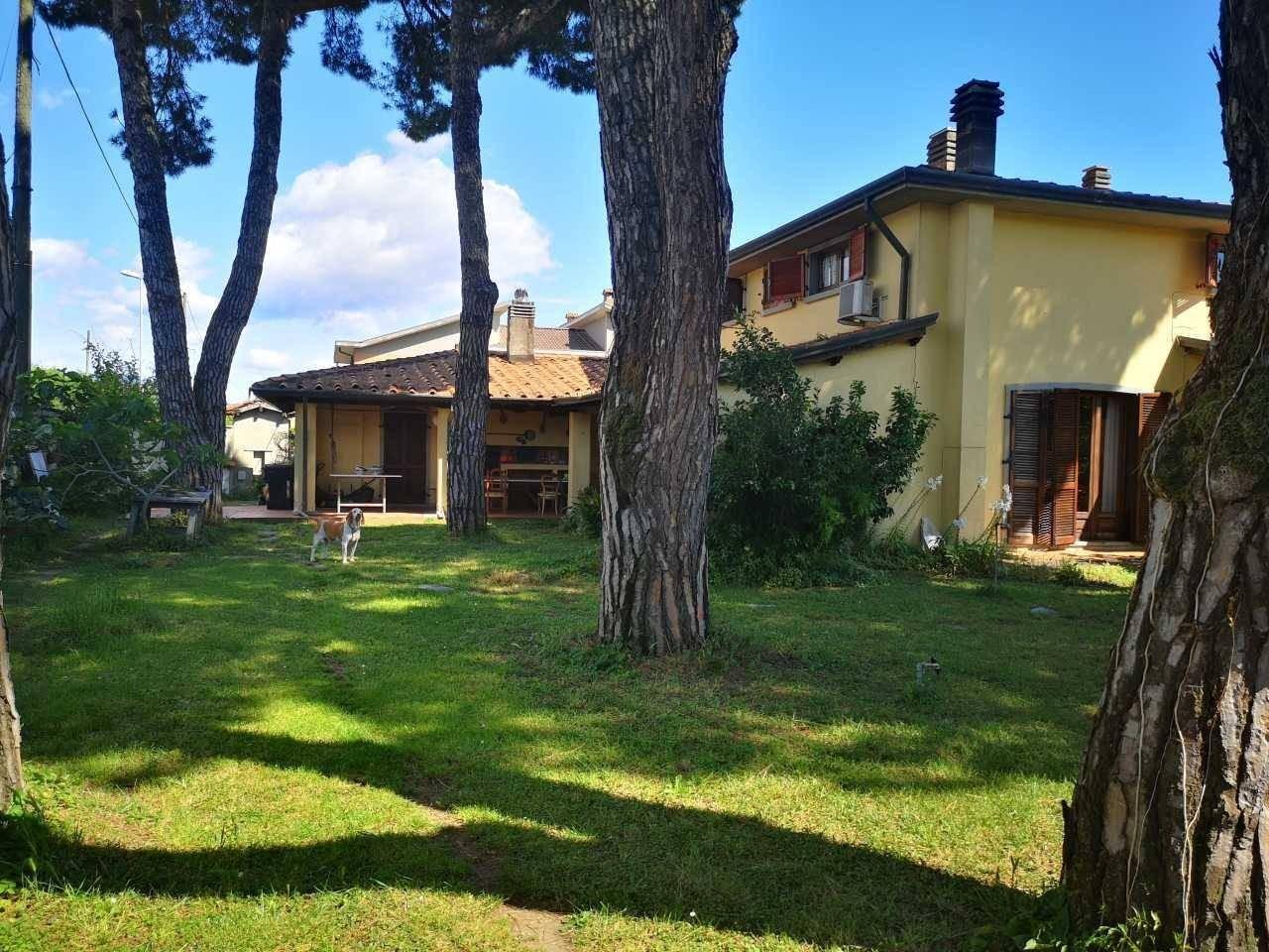 Villa con giardino, Carrara marina di