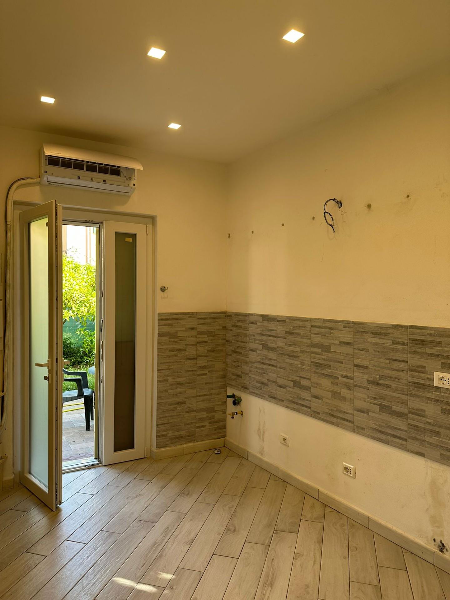 Casa indipendente arredata in affitto, Carrara marina di