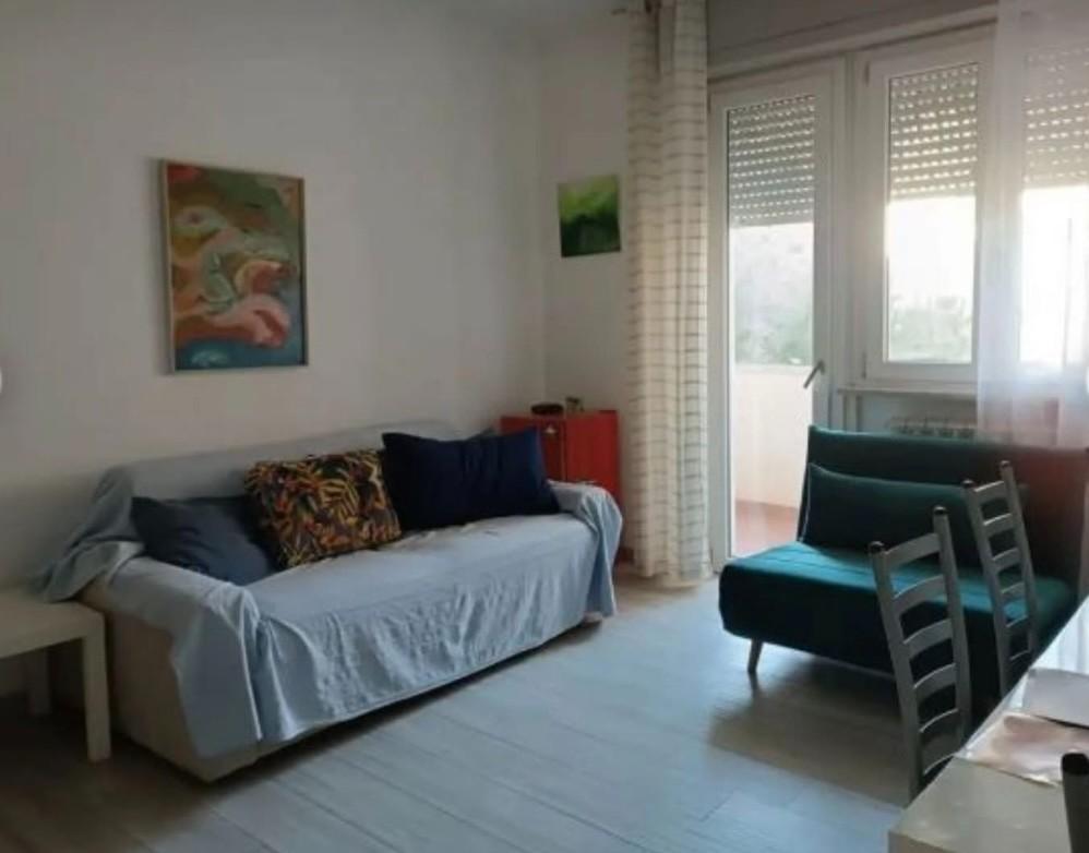 Trilocale arredato in affitto, Carrara marina di