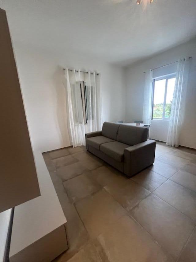 Trilocale arredato in affitto, Carrara marina di