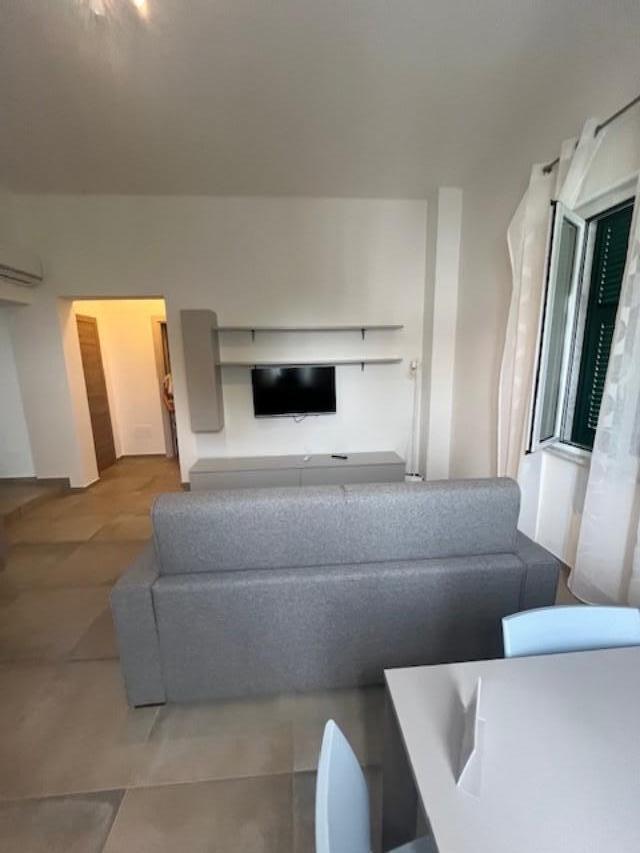 Trilocale arredato in affitto, Carrara marina di