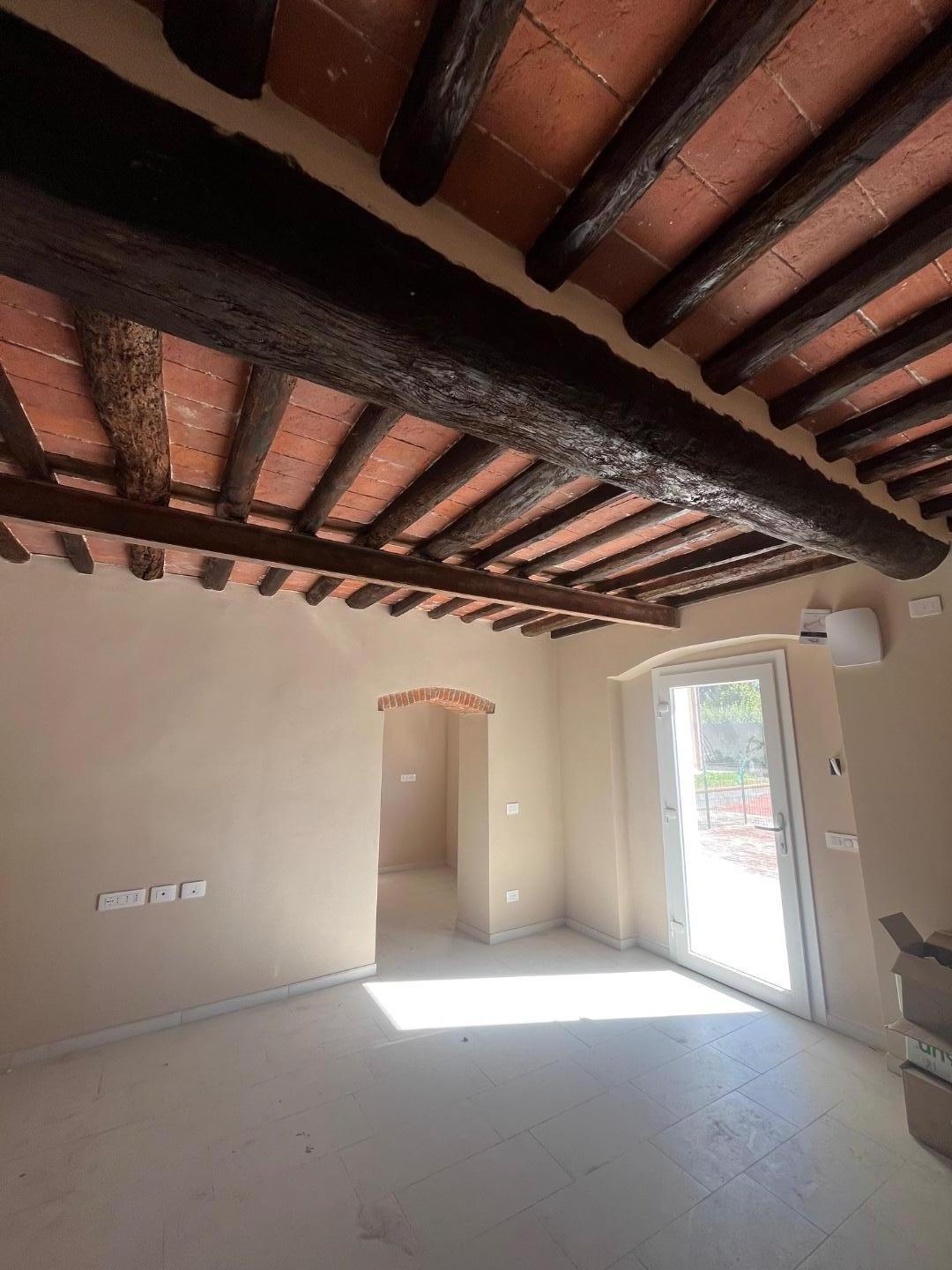 Casa indipendente con giardino a Sarzana