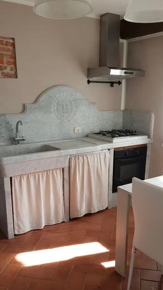 Casa indipendente arredata in affitto a Carrara