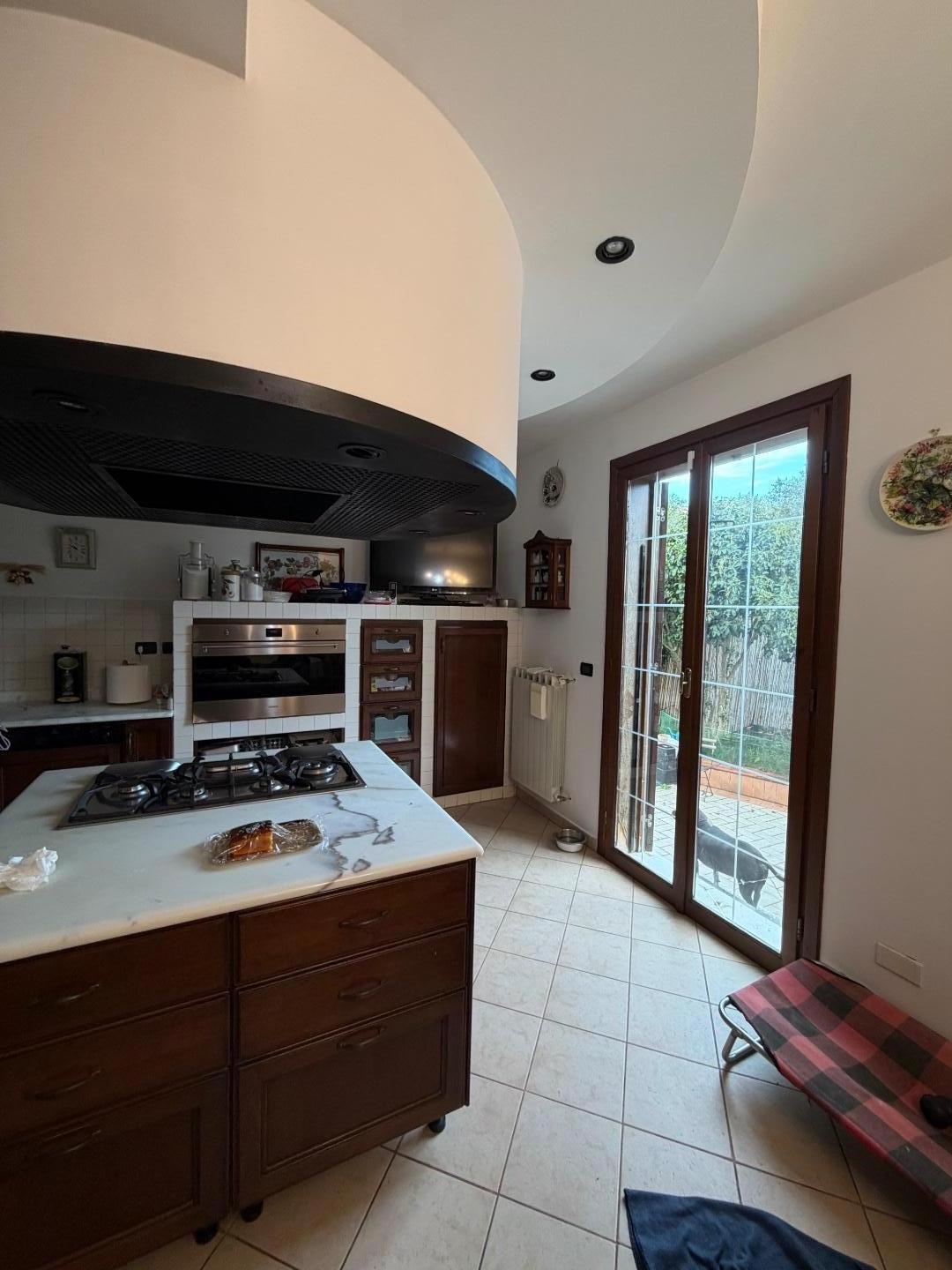 Villa Bifamiliare con giardino, Arcola romito magra