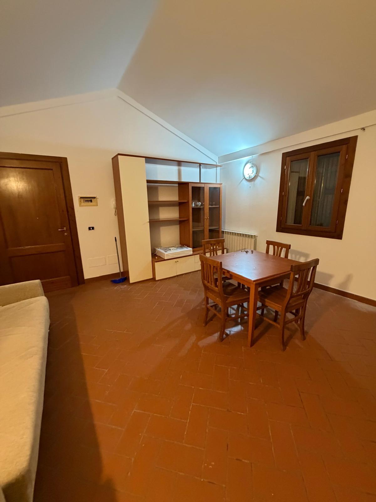 Casa indipendente arredata in affitto a Sarzana
