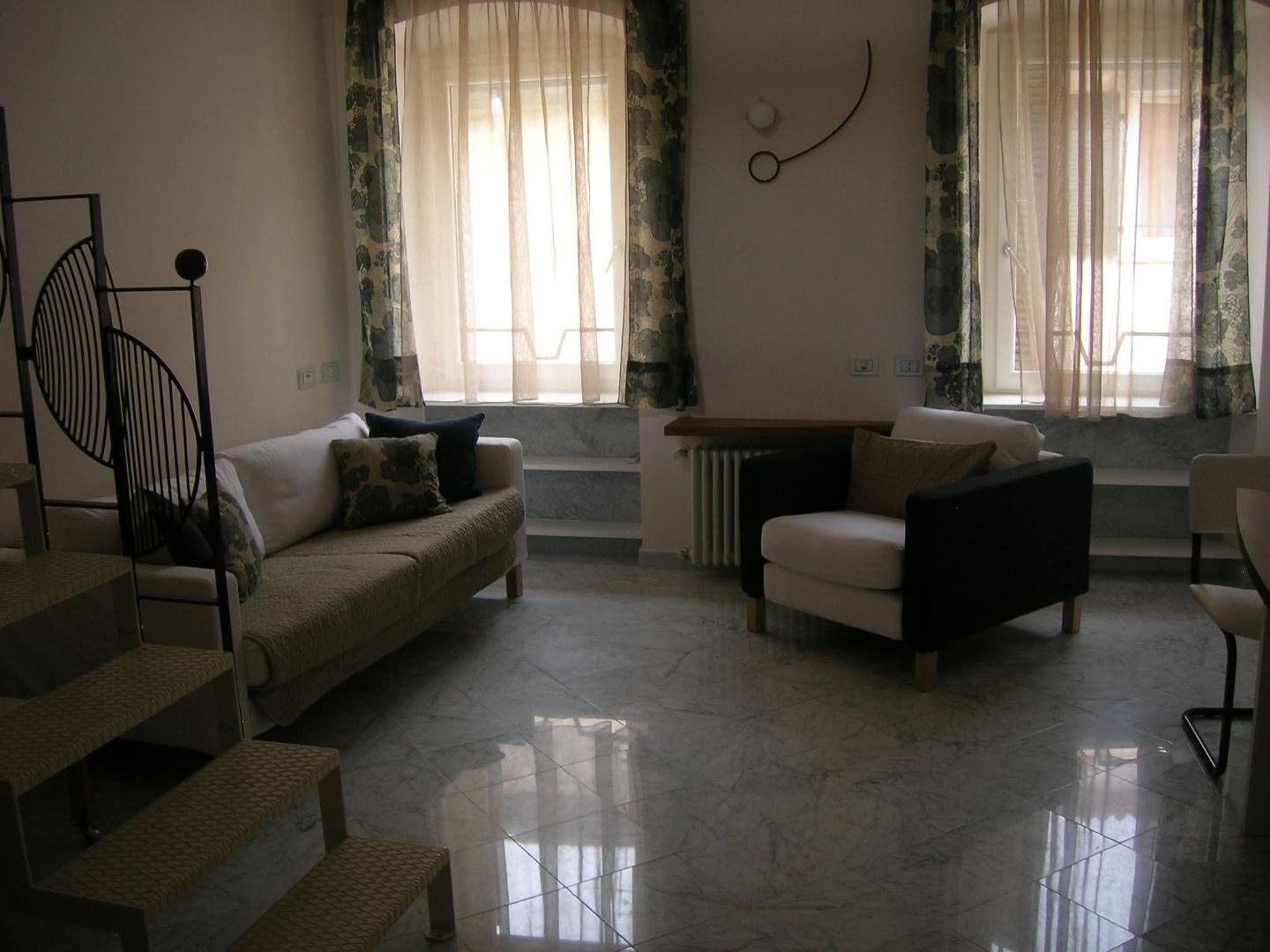 Trilocale arredato in affitto a Sarzana