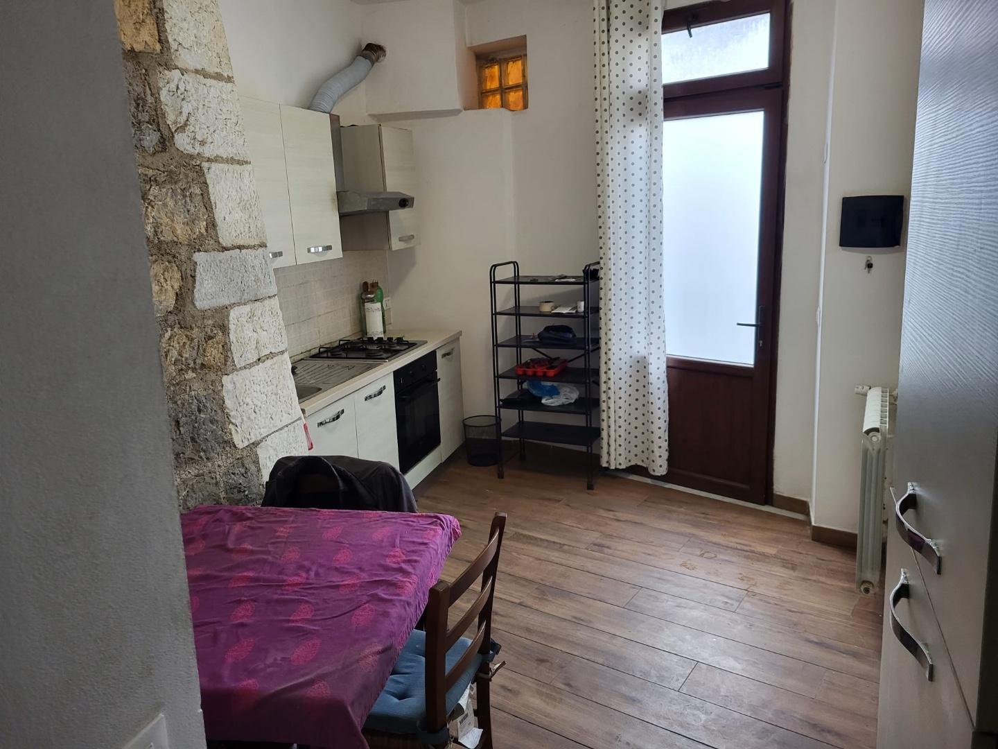 Trilocale arredato in affitto a Carrara