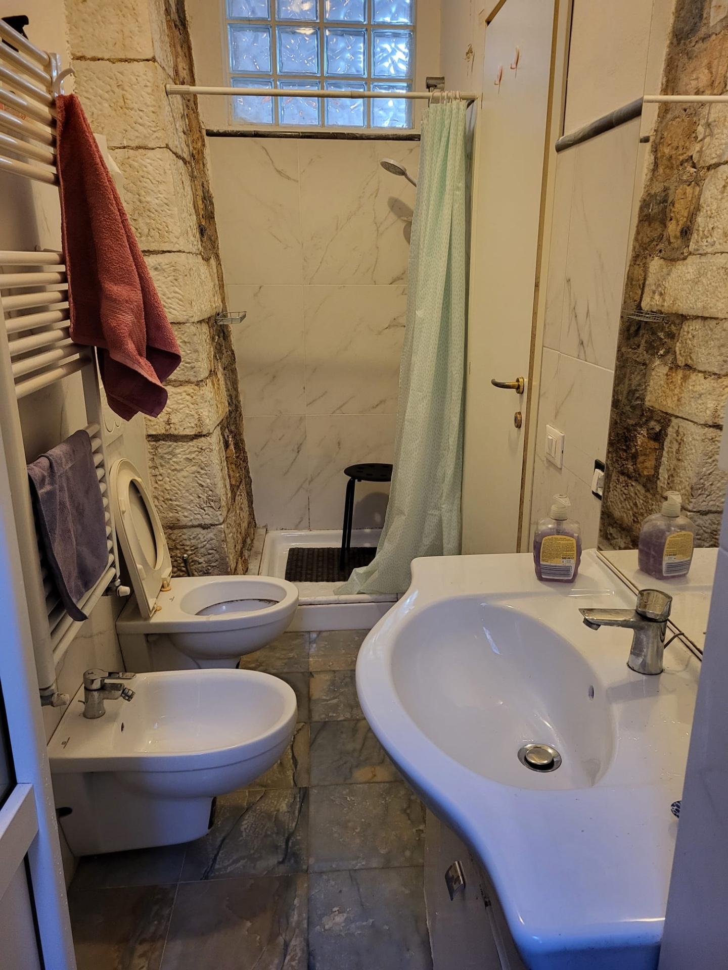 Trilocale arredato in affitto a Carrara