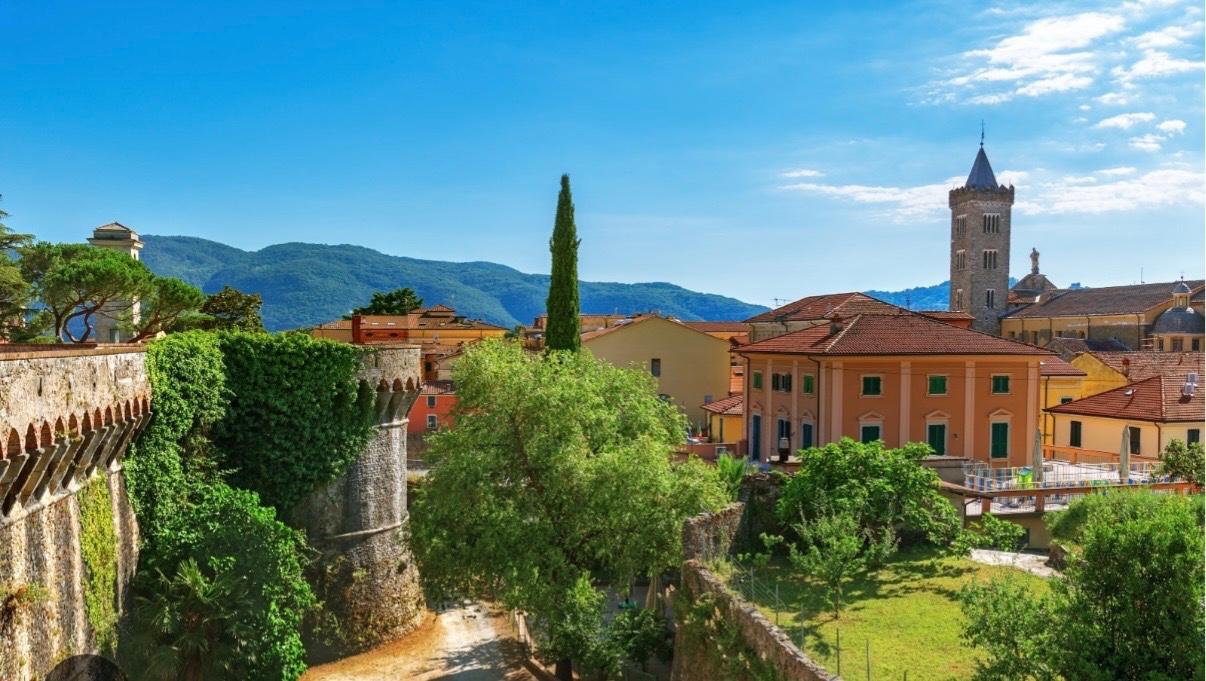 Bilocale con terrazzo a Sarzana