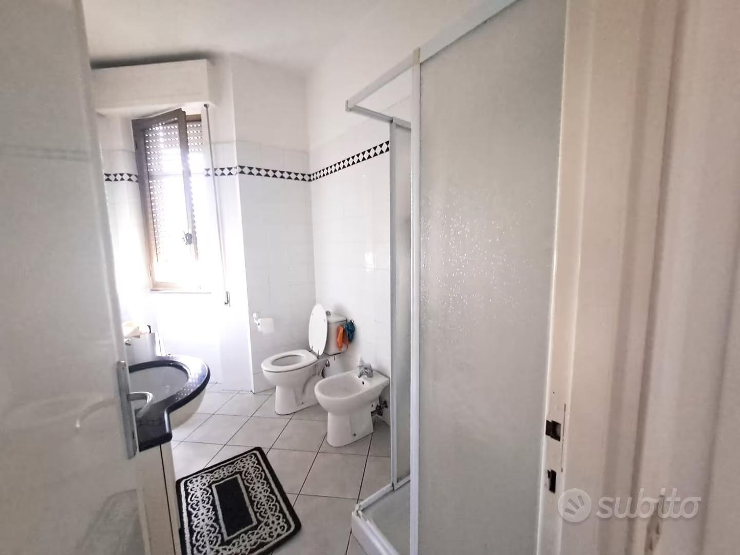 Quadrilocale arredato in affitto, Massa marina di