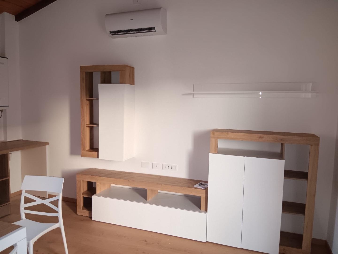 Attico arredato in affitto a Sarzana