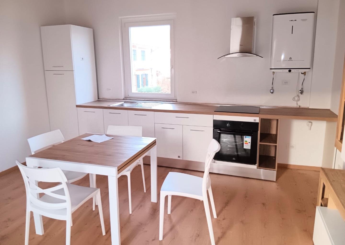 Attico arredato in affitto a Sarzana