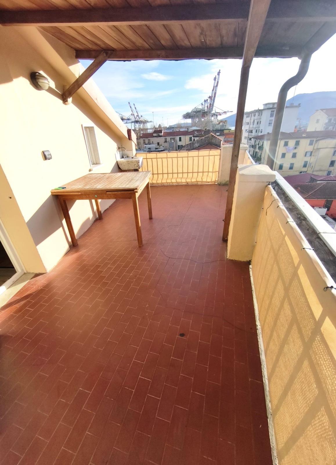 Attico arredato in affitto a La Spezia
