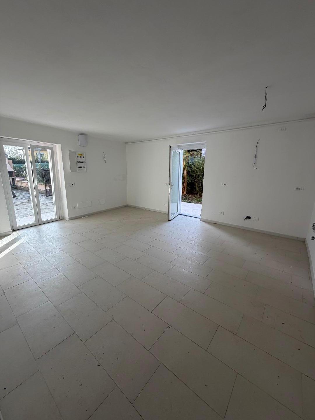 Casa indipendente con giardino a Sarzana