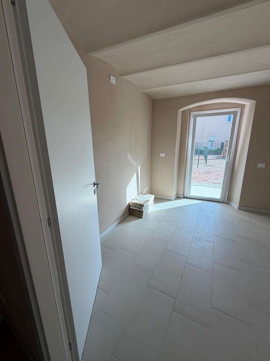 Casa indipendente con giardino a Sarzana