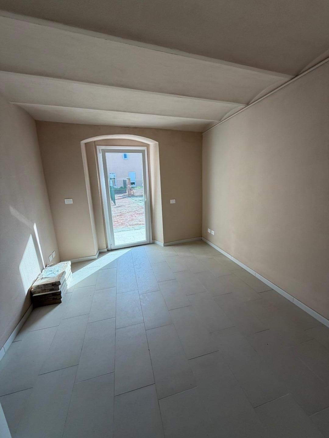 Casa indipendente con giardino a Sarzana