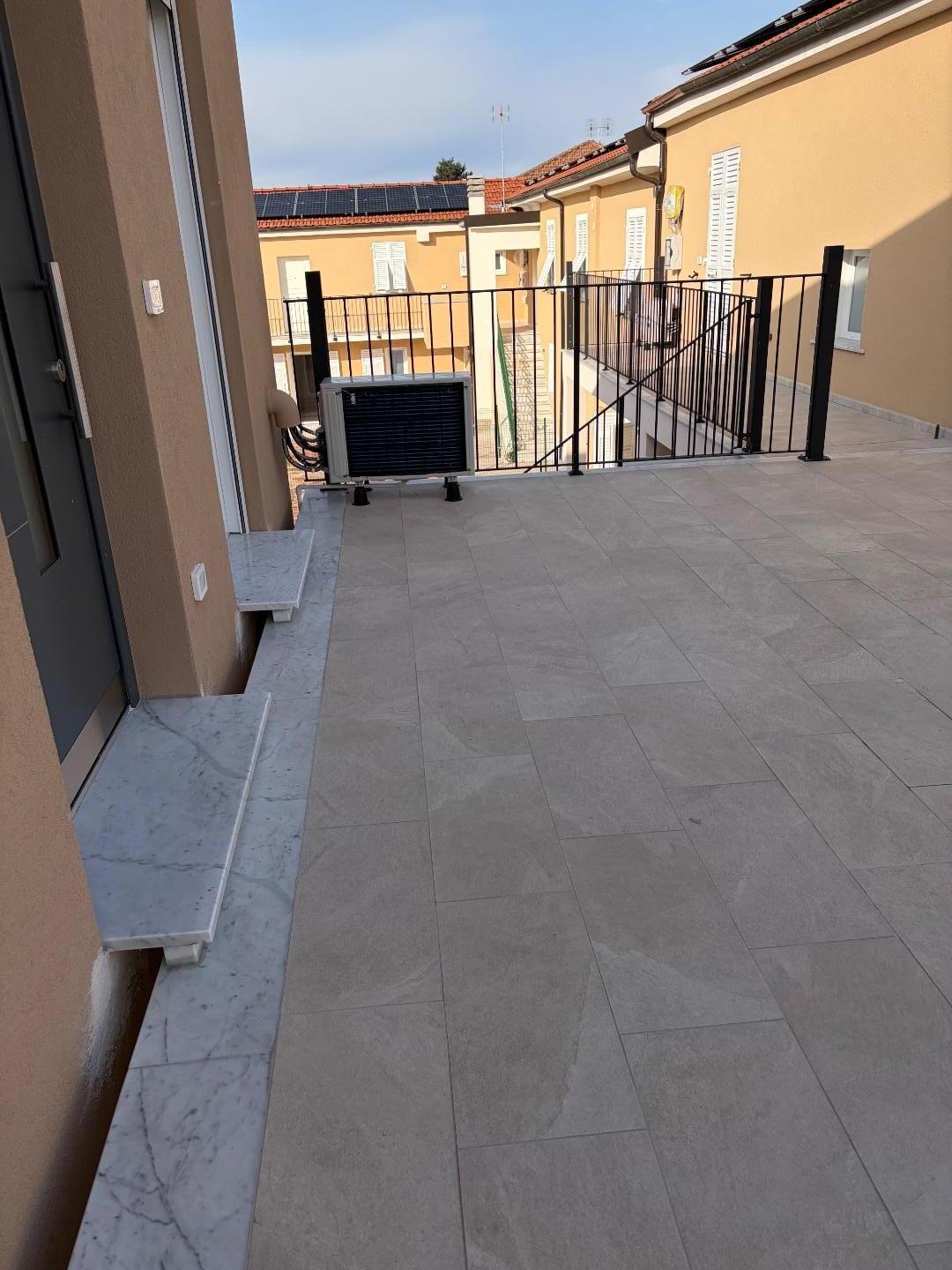 Bilocale con terrazzo a Sarzana