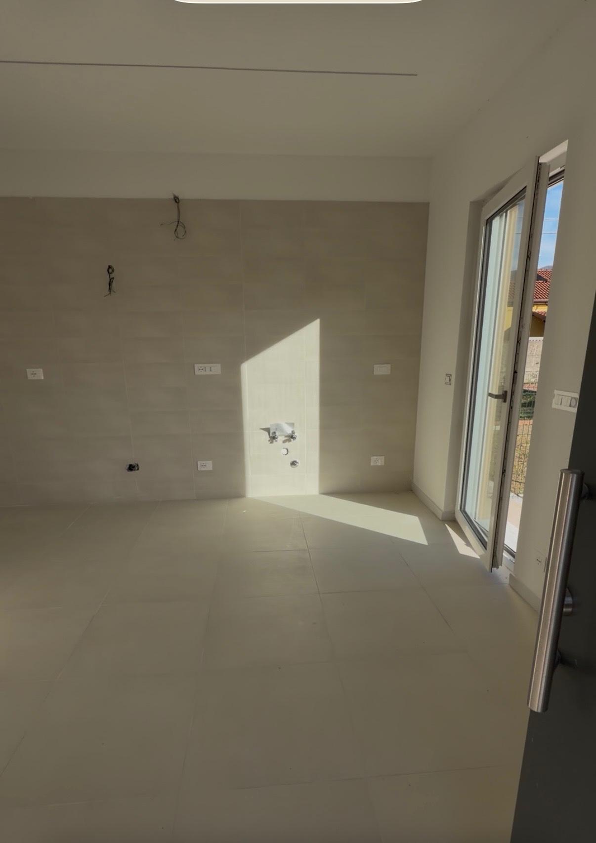 Bilocale con terrazzo a Sarzana