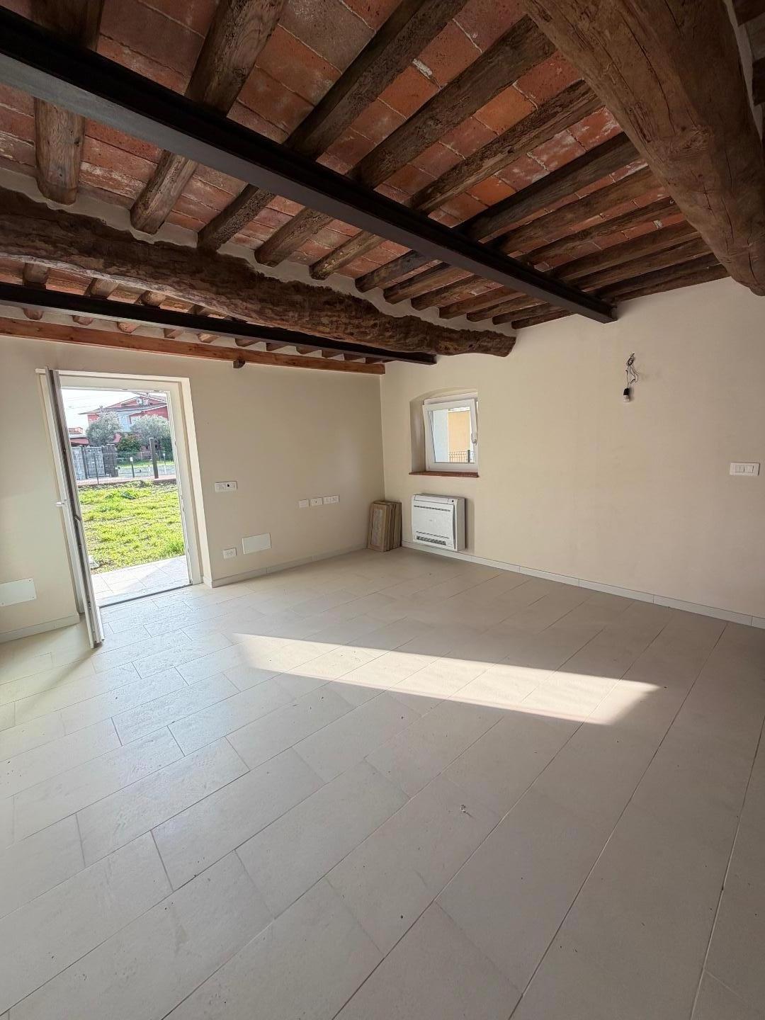 Casa indipendente con giardino a Sarzana