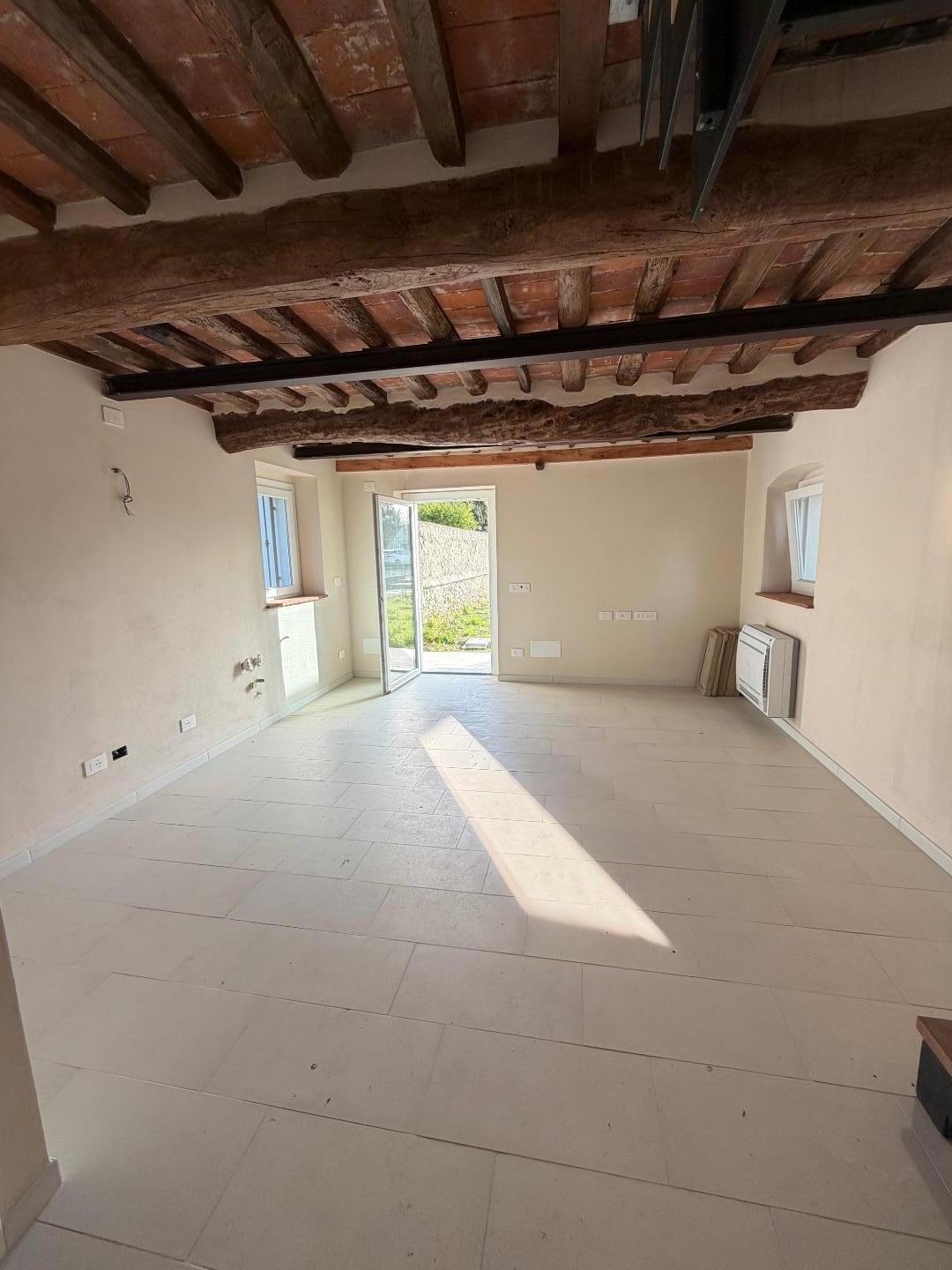 Casa indipendente con giardino a Sarzana