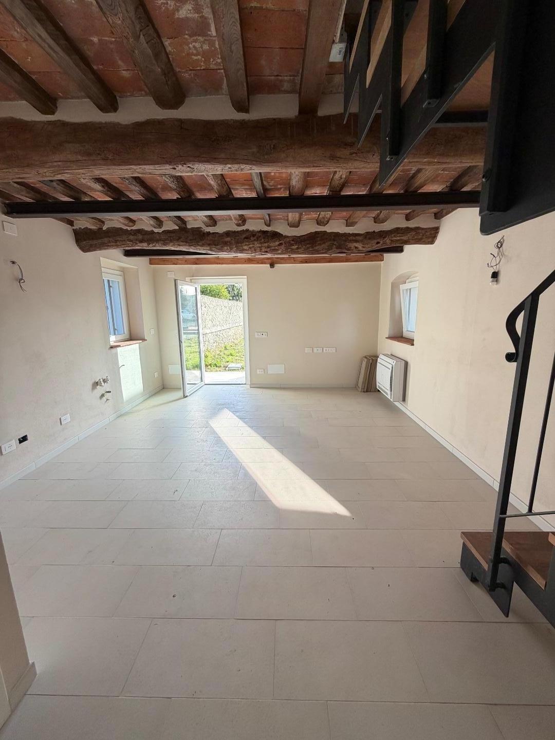 Casa indipendente con giardino a Sarzana