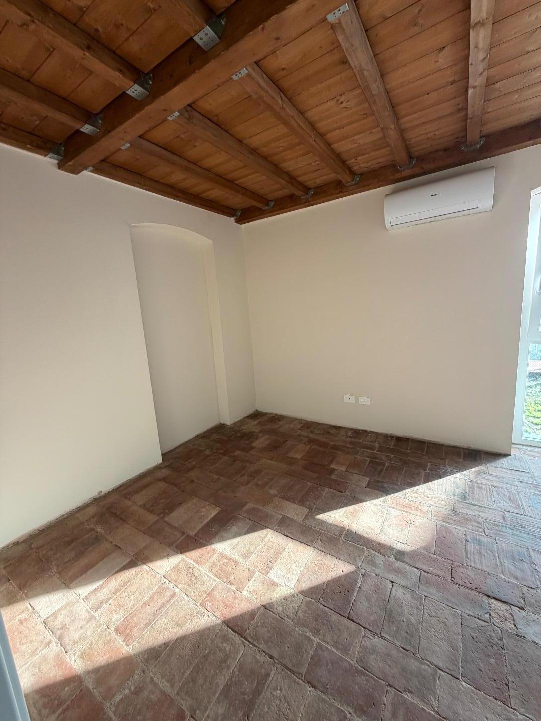 Casa indipendente con giardino a Sarzana