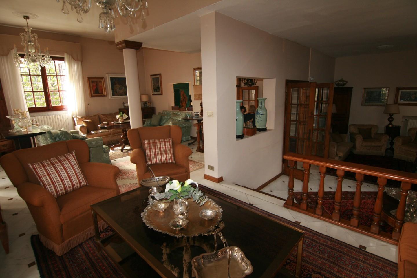 Villa con giardino, Carrara marina di