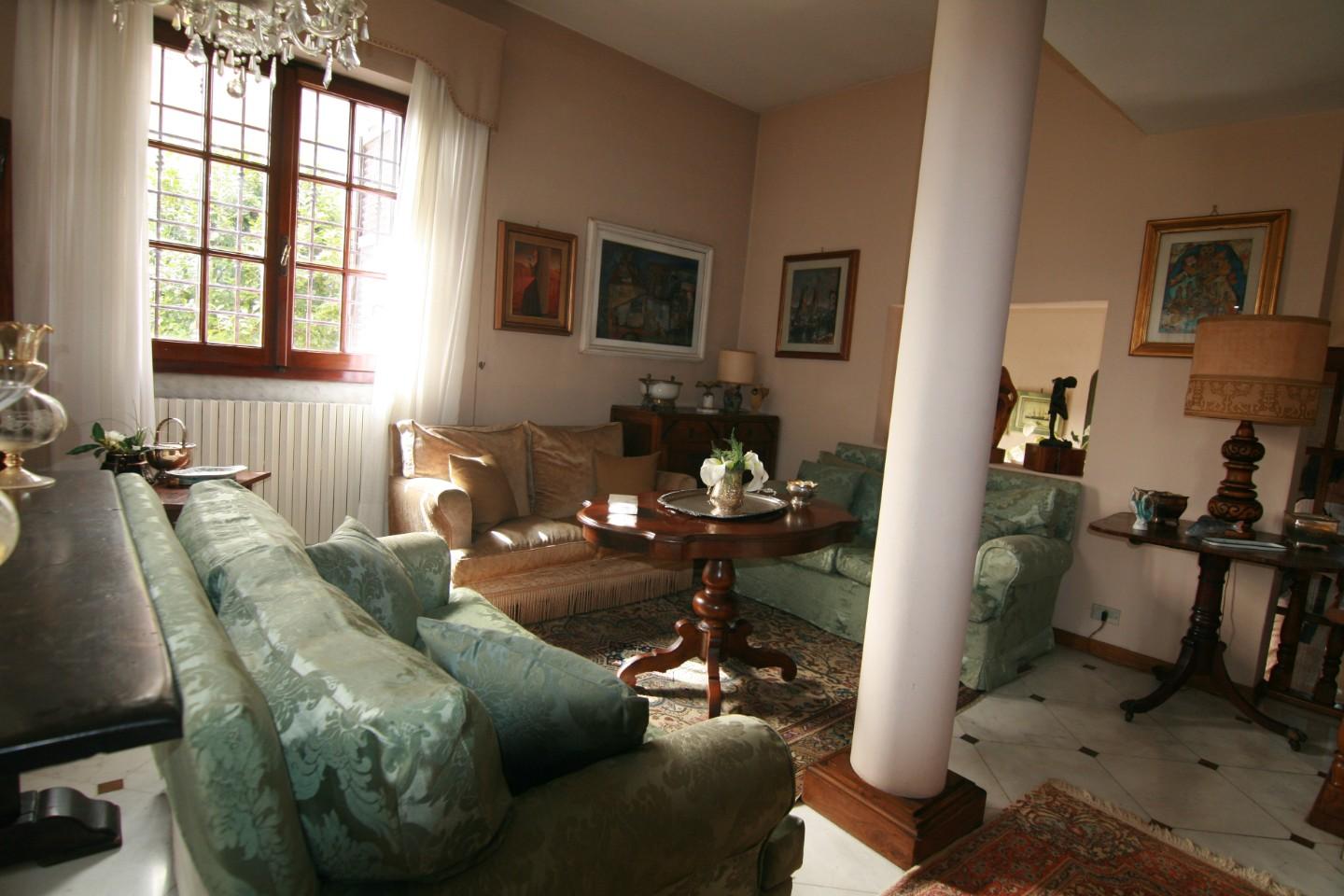 Villa con giardino, Carrara marina di