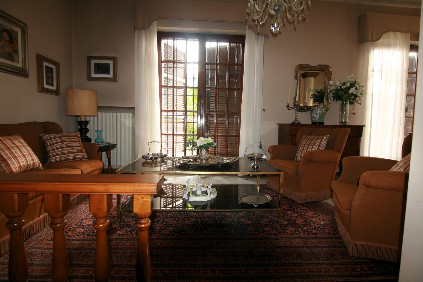 Villa con giardino, Carrara marina di