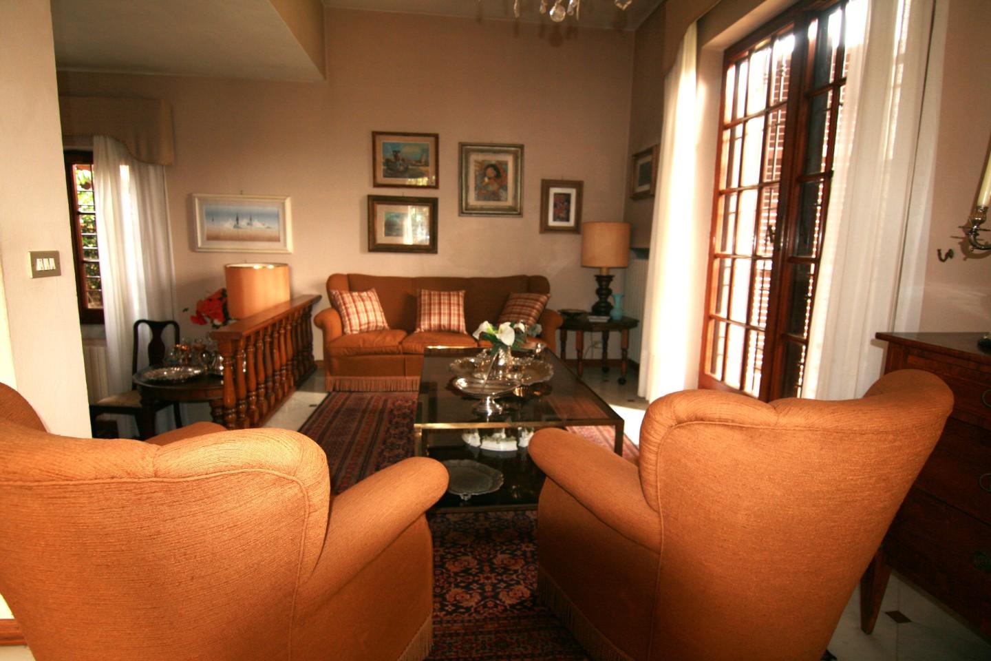 Villa con giardino, Carrara marina di