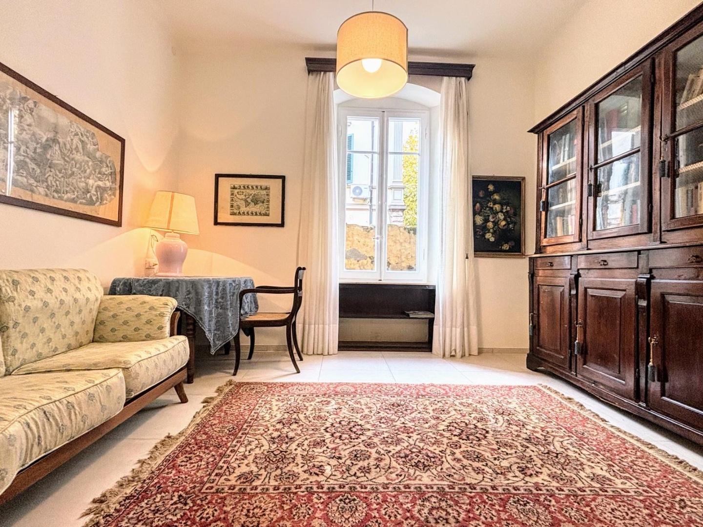 Quadrilocale arredato in affitto a Massa