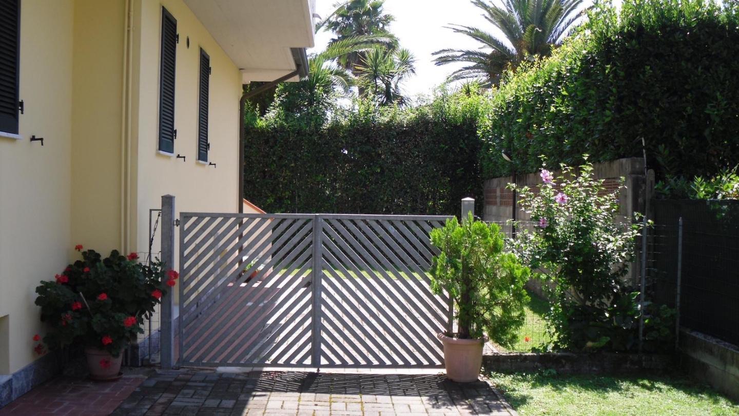 Villa Bifamiliare arredata in affitto, Massa marina di