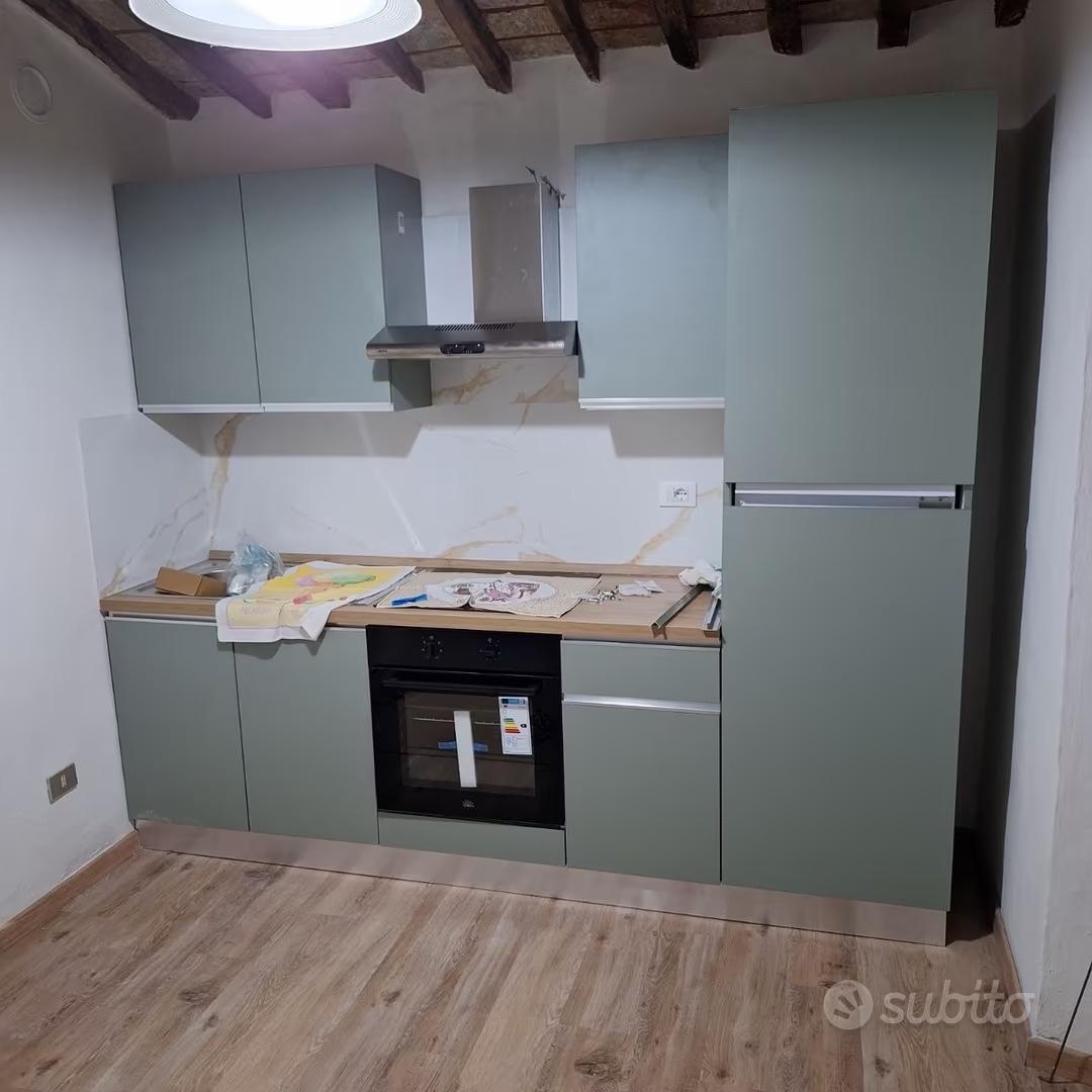 Trilocale arredato in affitto a Carrara