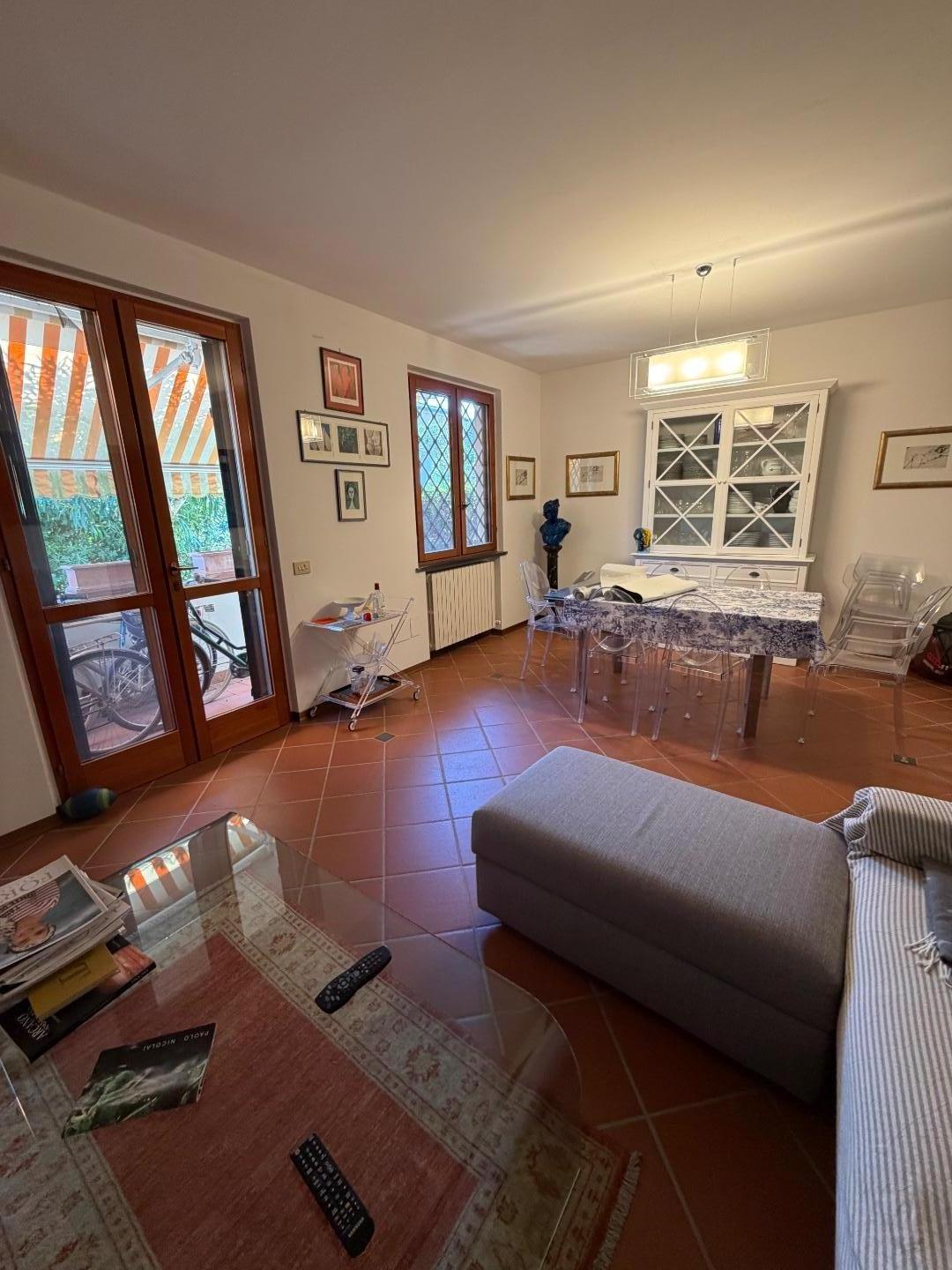 Villa Bifamiliare arredata in affitto a Forte dei Marmi