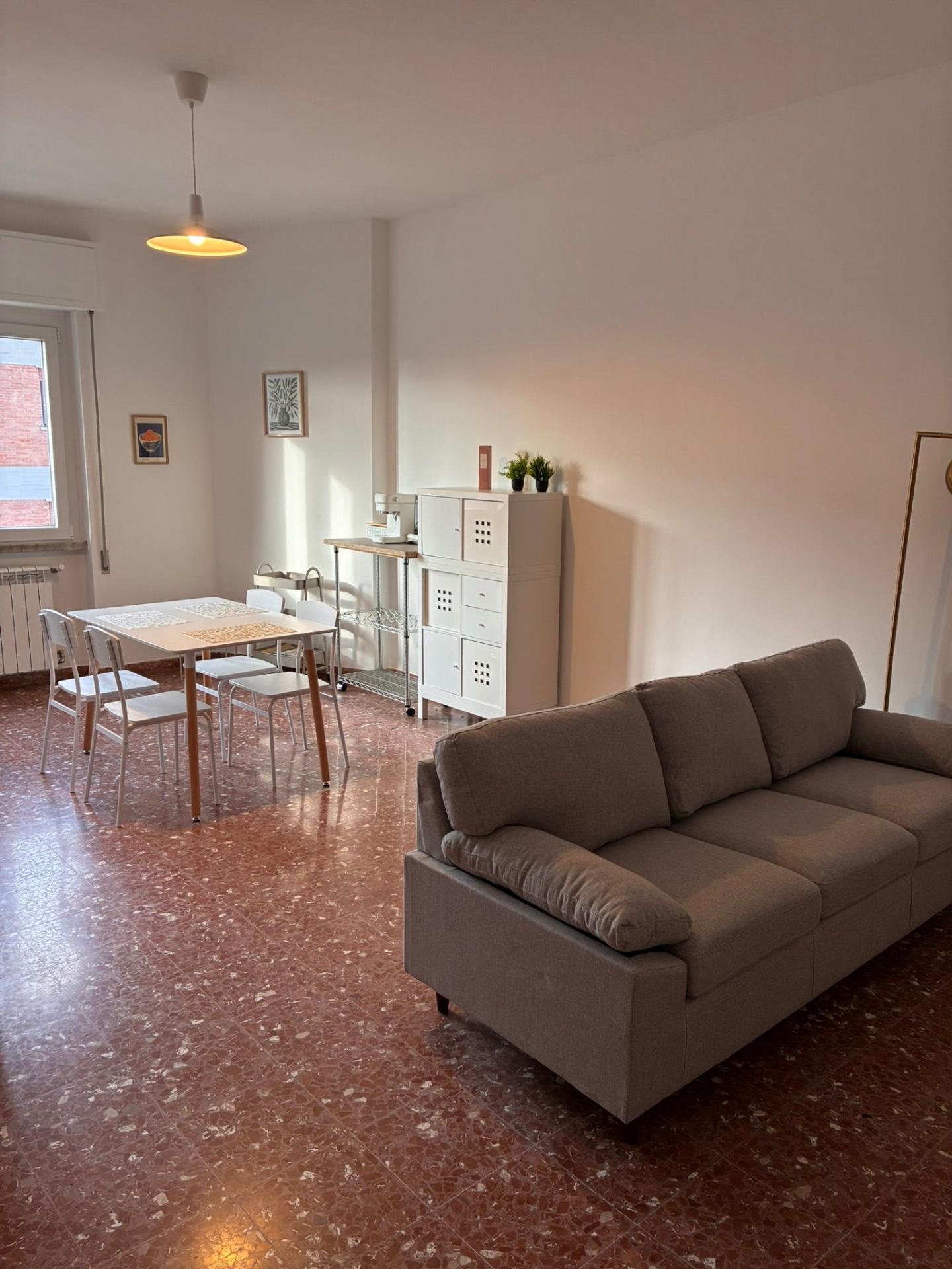 Quadrilocale arredato in affitto, Carrara avenza