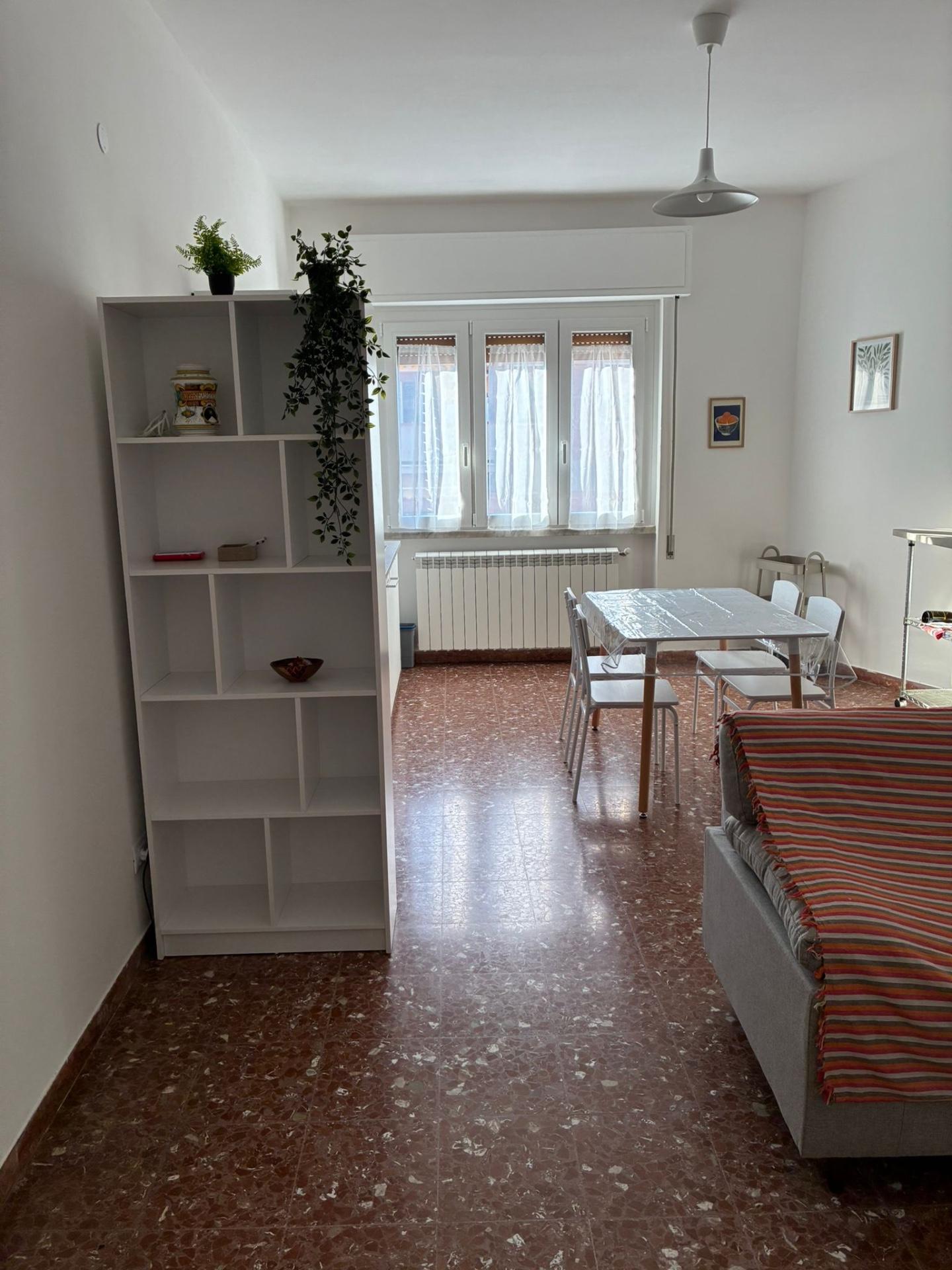 Quadrilocale arredato in affitto, Carrara avenza