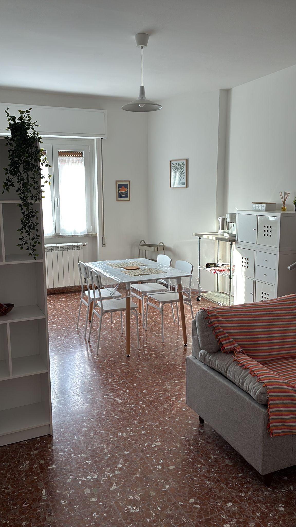 Quadrilocale arredato in affitto, Carrara avenza