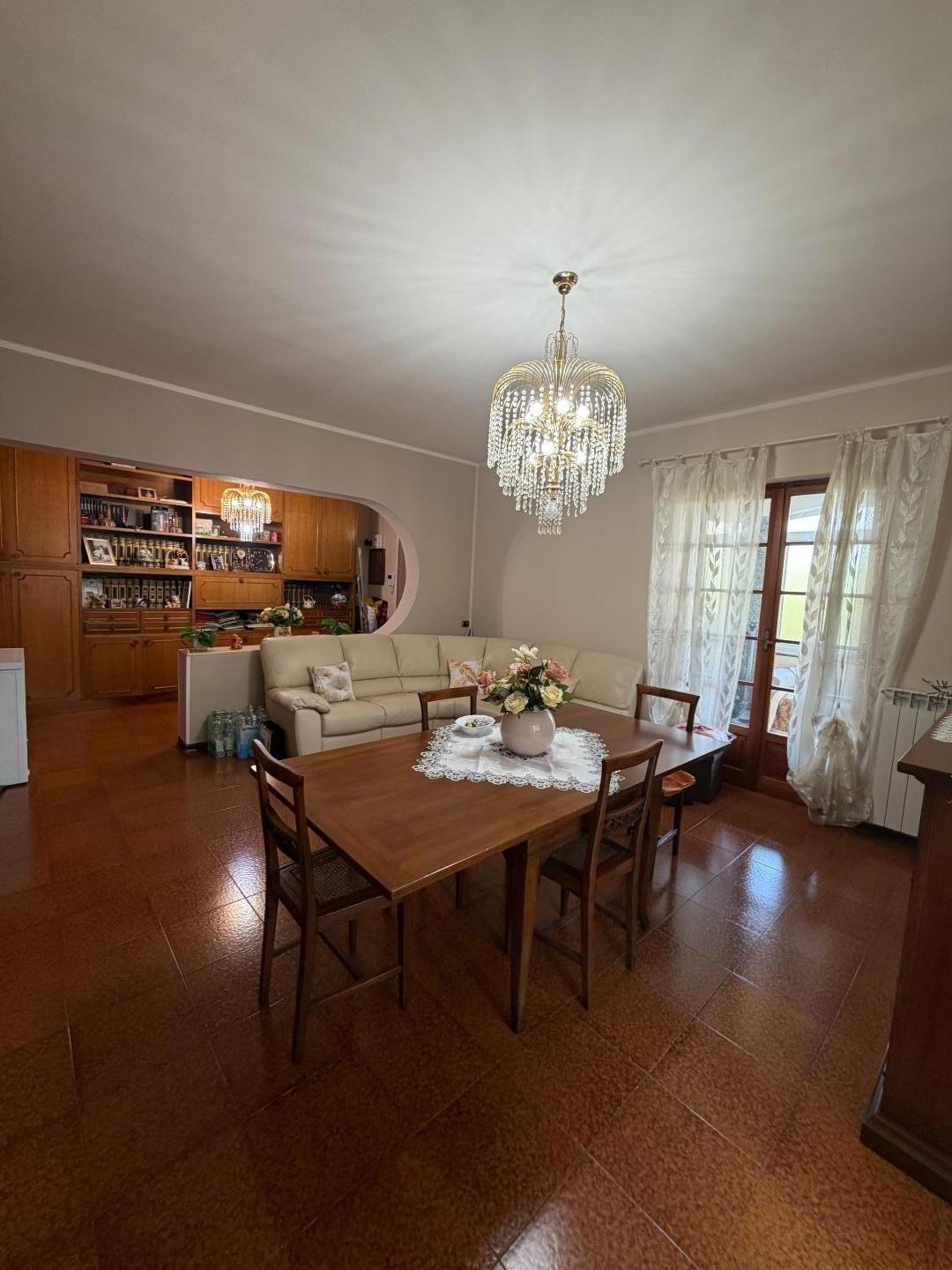 Villa Trifamiliari con giardino a Castelnuovo Magra