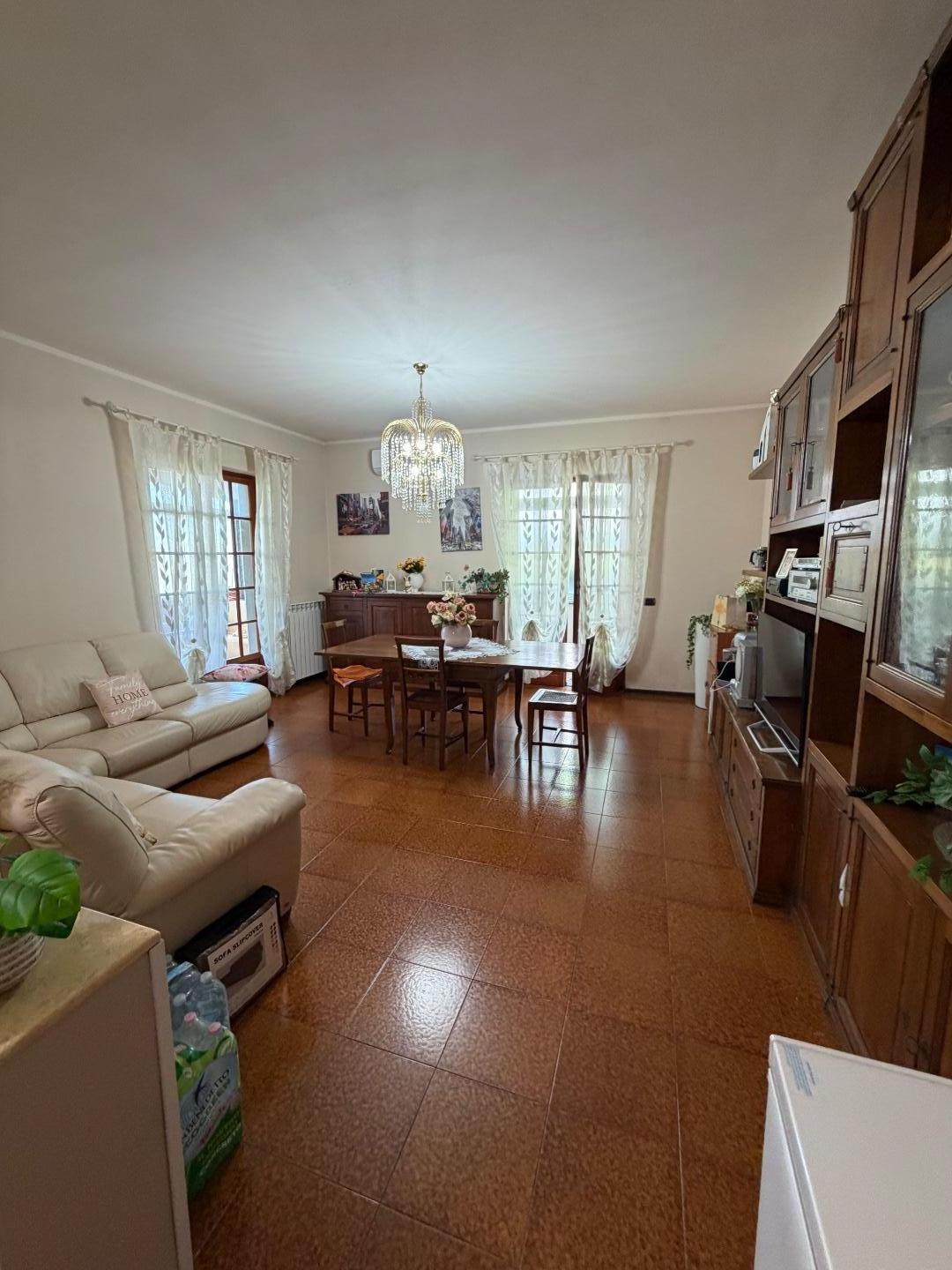 Villa Trifamiliari con giardino a Castelnuovo Magra